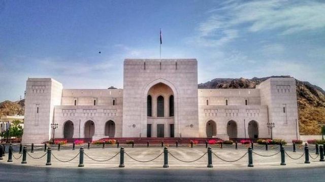 المتحف الوطني يصدر بيانًا بشأن مقتنيات السلطان الراحل