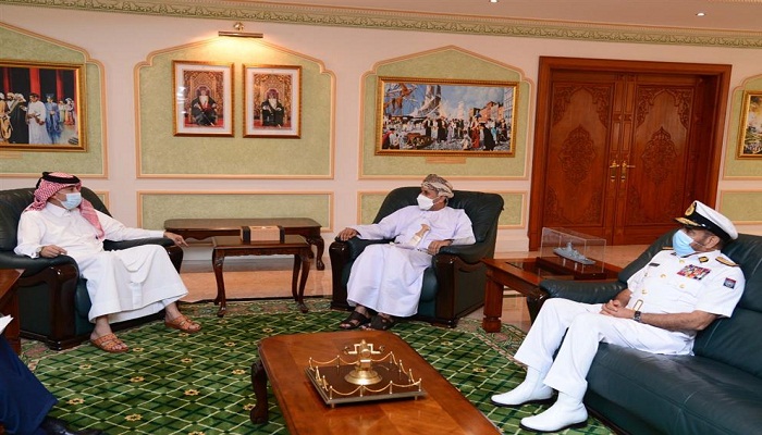 Oman, Qatar review military cooperation