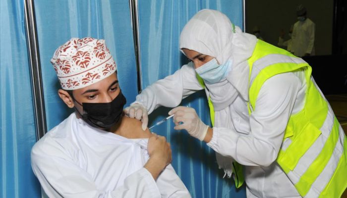 الصحة تبدأ تطعيم طلبة الدبلوم العام في جميع محافظات