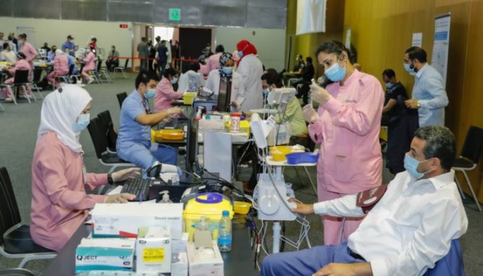قطر تتصدى لكورونا بتنفيذ أكبر حملة تطعيم في تاريخها