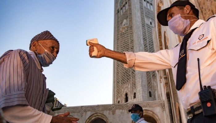 العاهل المغربي يأمر بفتح المساجد المغلقة في المملكة