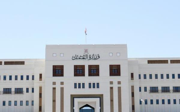 وزارة العمل توضح بشأن ما يتداول عن شركات التوظيف