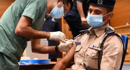 الشرطة تواصل تطعيم منتسبيها باللقاح المضاد لكورونا