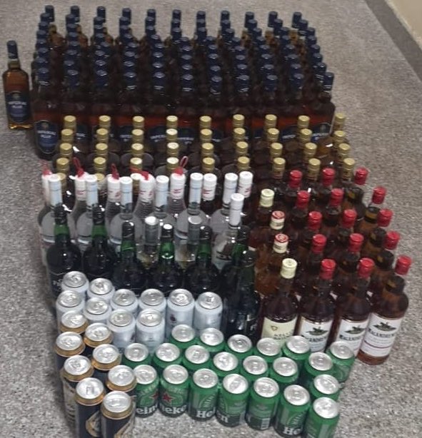 الشرطة تستوقف وافد بحوزته أكثر من 200 زجاجة من المشروبات الكحولية