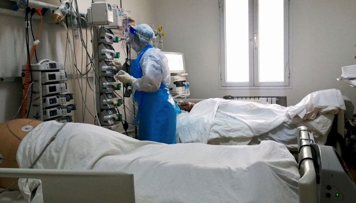 مدير المستشفى الميداني: هناك من ينتظر دوره للحصول على سرير والوضع صعب