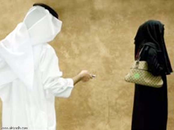 الإمارات: المعاكسة بـ ’النظر’ جريمة إذا صاحبتها أقوال