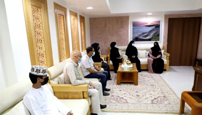 تعليمية ظفار تكرم الفريق الفائز في مسابقة تحدي لبان للروبوت الافتراضي