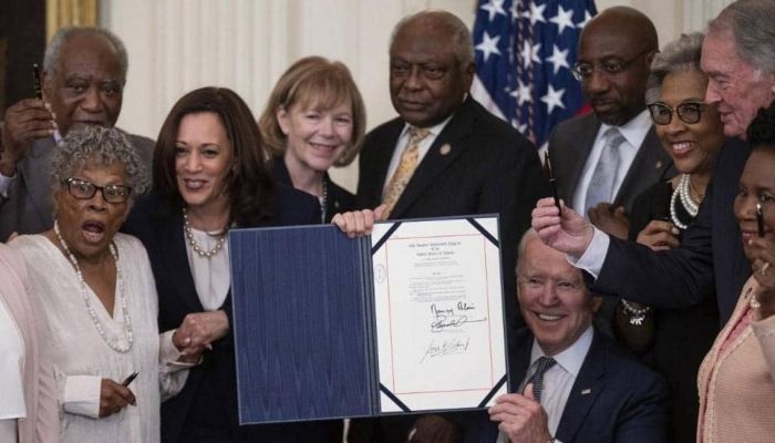 بايدن يوقع مشروع قانون بجعل ذكرى انهاء العبودية في أمريكا عطلة رسمية