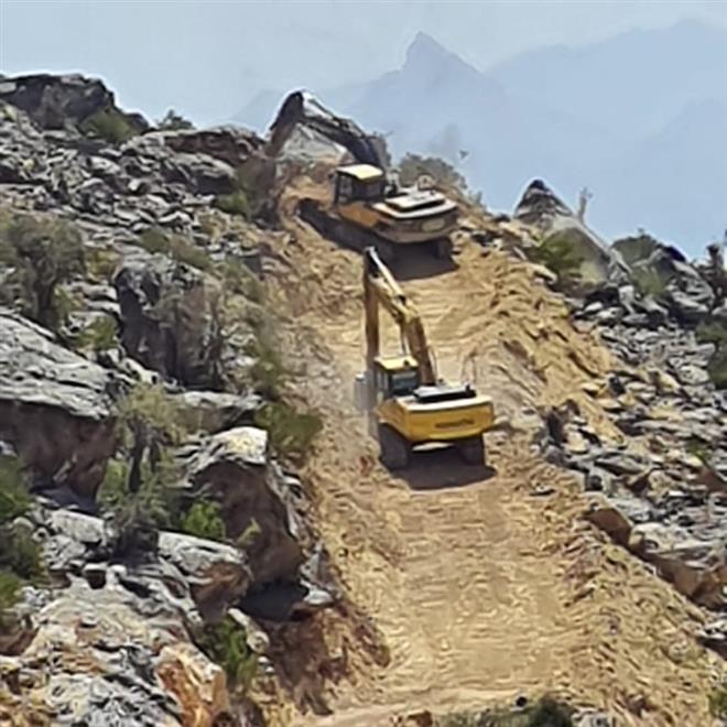 بمبادرة مجتمعية:تنفيذ طريق جبلي يختصر مسافة من 450 كم إلى 50 كم