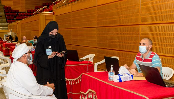 انطلاق حملة التطعيم ضد كوفيد19 لموظفي وطلبة جامعة السلطان قابوس