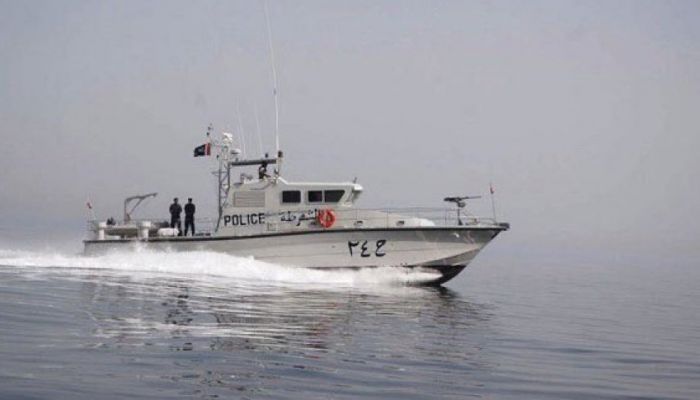 ضبط قاربين آسيويين حاولا تهريب 9 متسللين