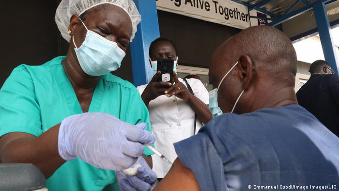 كورونا.. الصحة العالمية تخطط لإنتاج اللقاحات في أفريقيا
