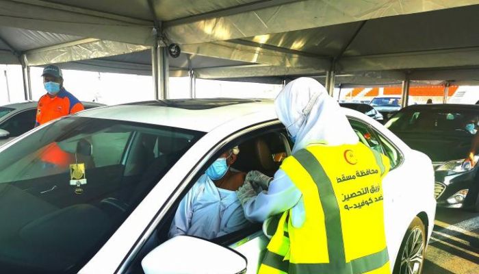 صحية مسقط تستأنف خدمة التحصين من السيارات
