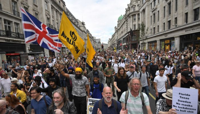 بريطانيا.. آلاف المتظاهرين في لندن احتجاجا على قيود كورونا