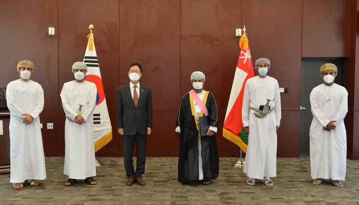 كوريا الجنوبية تمنح وسام الخدمة الدبلوماسية الممتازة لسعادة محمد الحارثي