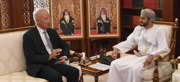 السيد ذي يزن يستقبل السفير المجري
