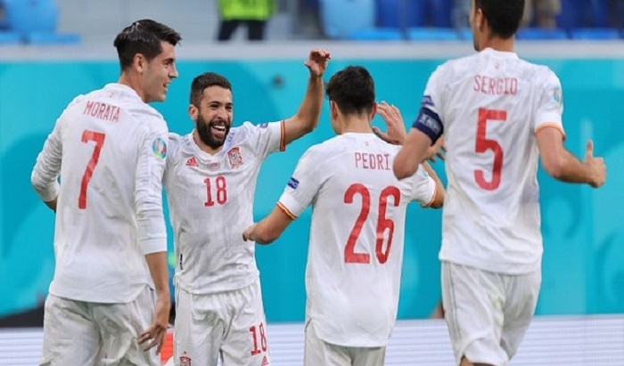 Spain beat 10-man Switzerland on penalties to reach Euro 2020 semis