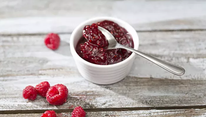 اختصاصية تغذية تخبر عن نوع التوت الذي لا يجب شراؤه