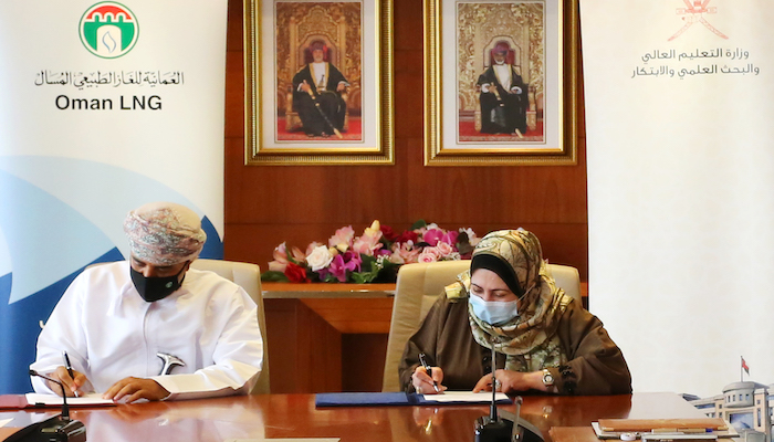 Agreement to equip Oman college labs signed