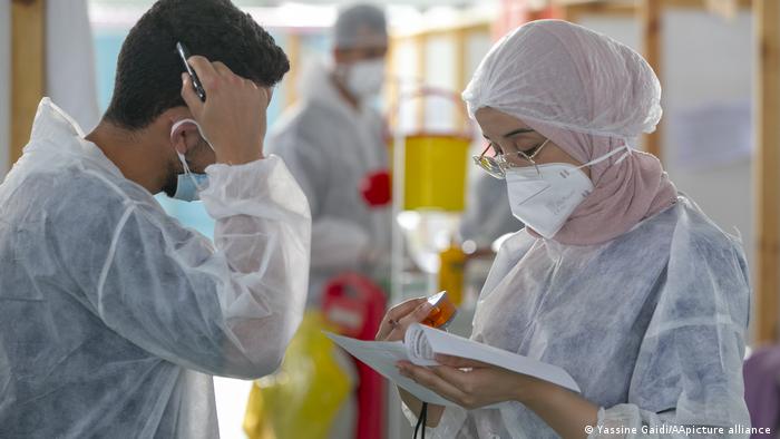 تونس تسجل 9823 إصابة جديدة بفيروس كورونا