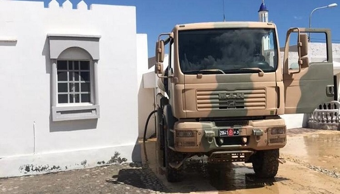 Royal Army of Oman helps villages hit by air depression