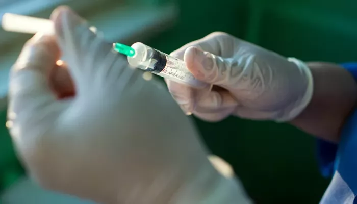 إيران تزيح الستار عن لقاح  جديد لكورونا وتصفه بـ’أحد أنجح اللقاحات في العالم’
