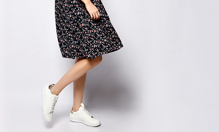 Fashion tips on how to wear sneakers with a dress