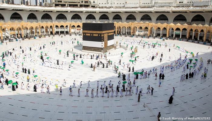 Saudi Arabia to start receiving Umrah requests from foreigners from August 9