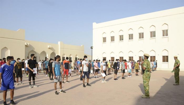 شؤون البلاط السلطاني يستكمل التقييم والفرز للمتقدمين لوظيفة جندي مستجد