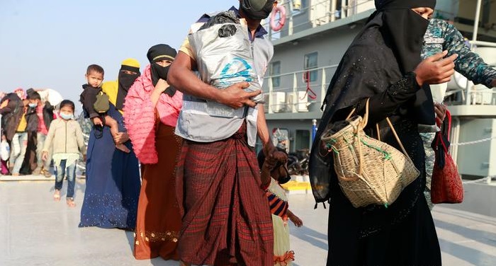 Dozens missing after Rohingya refugee boat capsizes
