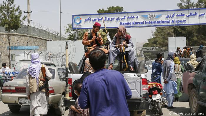 Afghanistan: Evacuations continue as Taliban claims moderate stance