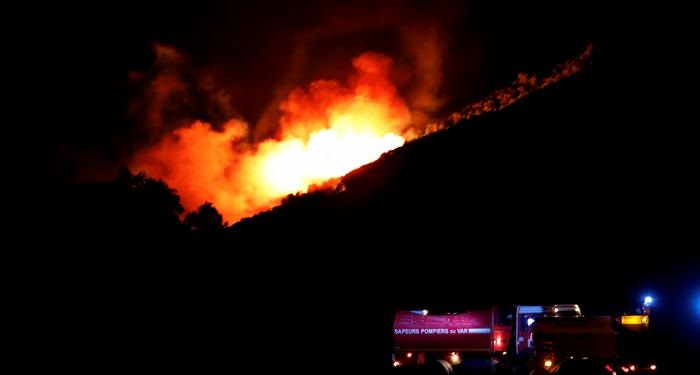 One person dies in French wildfires near Saint-Tropez