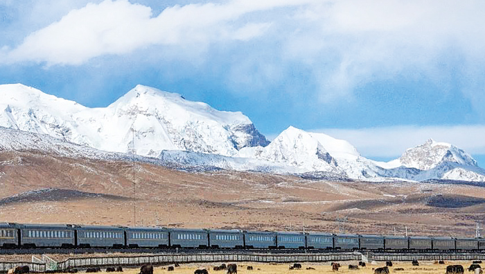 Plateau railway propels Tibet’s development to new heights