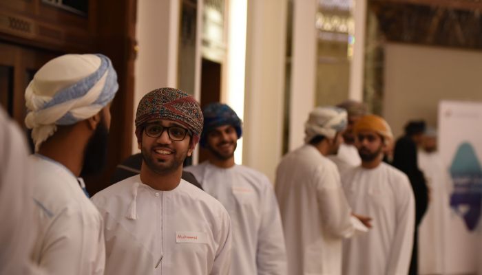 أكثر من 79.6 ألف شاب وشابة عمانيين يعملون بالقطاع العام