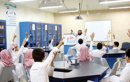 التعليم السعودية تشترط عودة الطلاب للمدارس بأخذ اللقاح