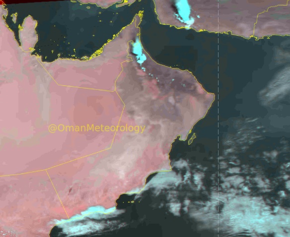 سحب ركامية على جبال الحجر الغربي