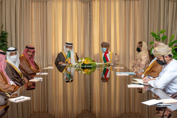 الحبسي يبحث في مجالات التعاون المتعلقة بقطاعات الأمن الغذائي مع وزير الاستثمار السعودي