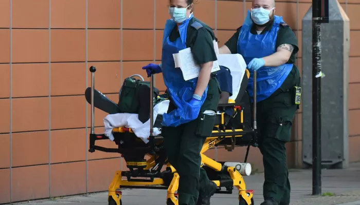 بريطانيا تسجّل ارتفاعًا في حصيلة الوفيات والإصابات بكورونا