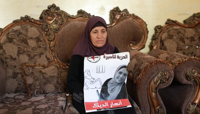 سلطات الإحتلال تفرج عن الأسيرة أنهار الديك