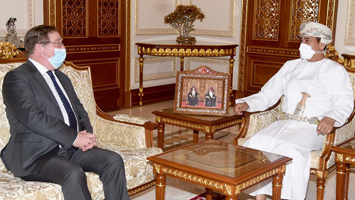 Minister of the Royal Office bids farewell to UK ambassador in Oman