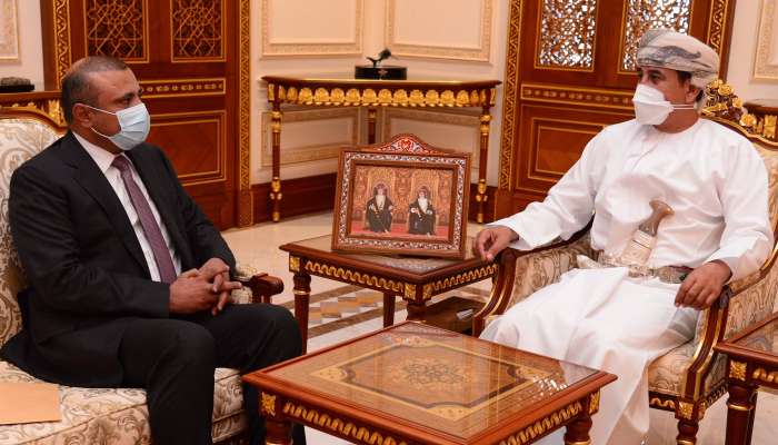 Oman minister receives Yemeni Ambassador