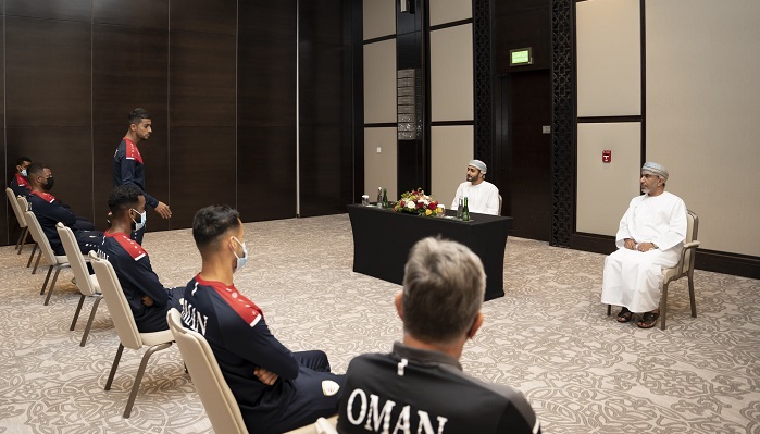 His Highness Sayyid Theyazin meets Oman Football team