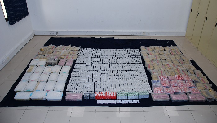 Expats arrested for smuggling large quantities of drugs into Oman