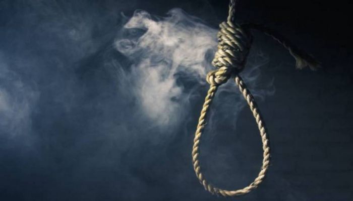 الإمارات: حكم بإعدام مدمن مخدرات قتل والده بـ 36 طعنة
