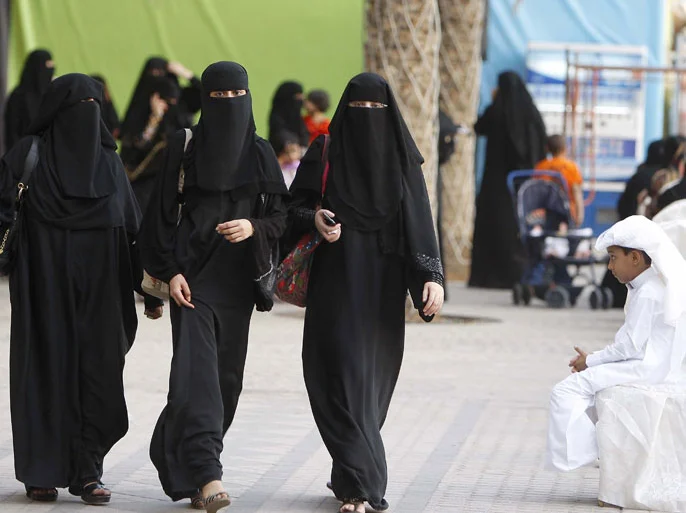 تقرير حكومي سعودي: متوسط رواتب النساء تتجاوز مثيلاتها للرجال