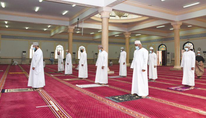 10 دقائق لخطبة الجمعة و 15 للصلاة