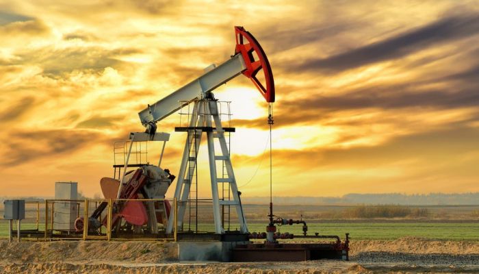 أسعار النفط تواصل التراجع في مستهل أسبوع التداول