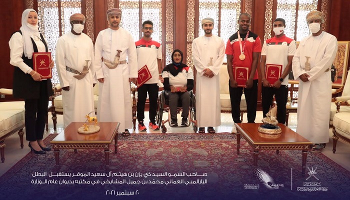 HH Sayyid Theyazin receives Paralympic medalist Al-Mashaykhi