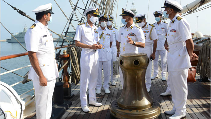 Indian Naval Chief visits Shabab Oman Ship II