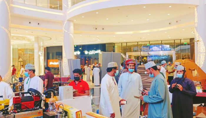 افتتاح معرض أدوات ومعدات التخييم ضمن احتفالية السياحية بصلالة